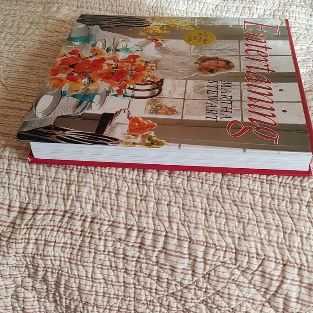 Martha Stewart Entertaining Book New!